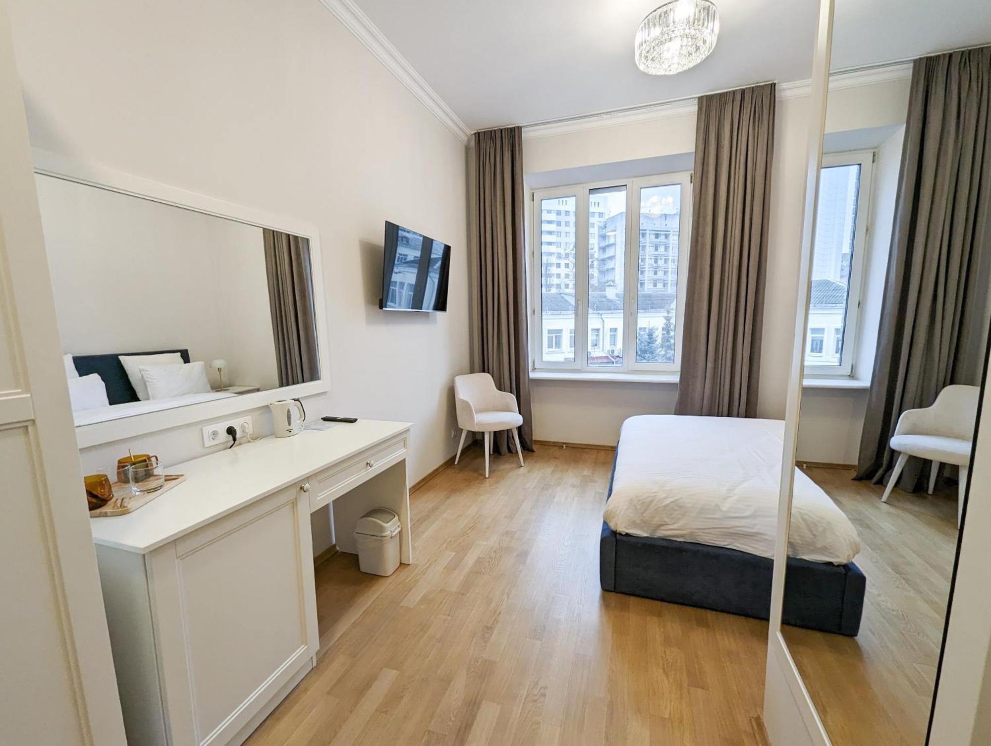 Kyiv Honchara Hotel ภายนอก รูปภาพ