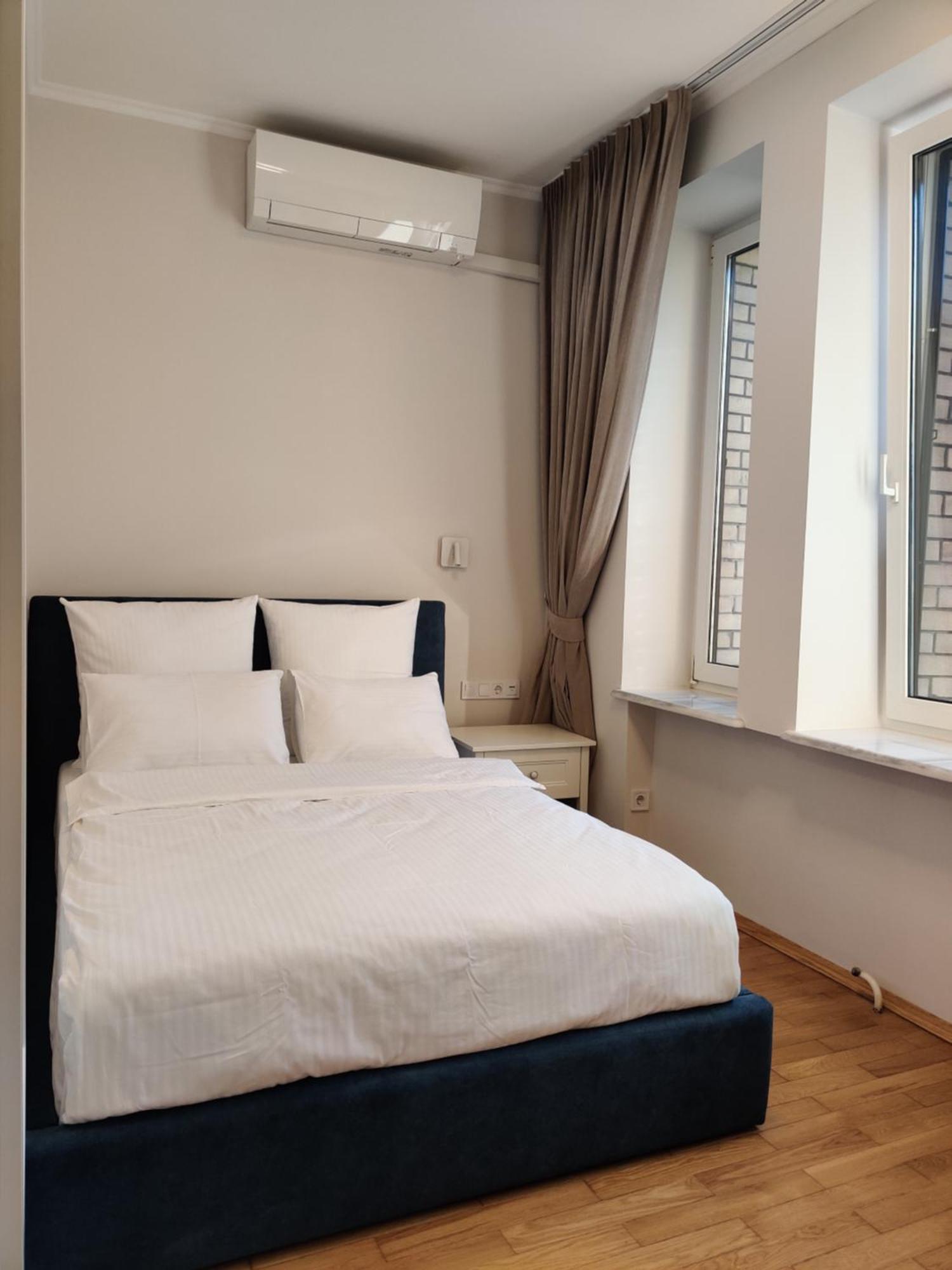 Kyiv Honchara Hotel ภายนอก รูปภาพ