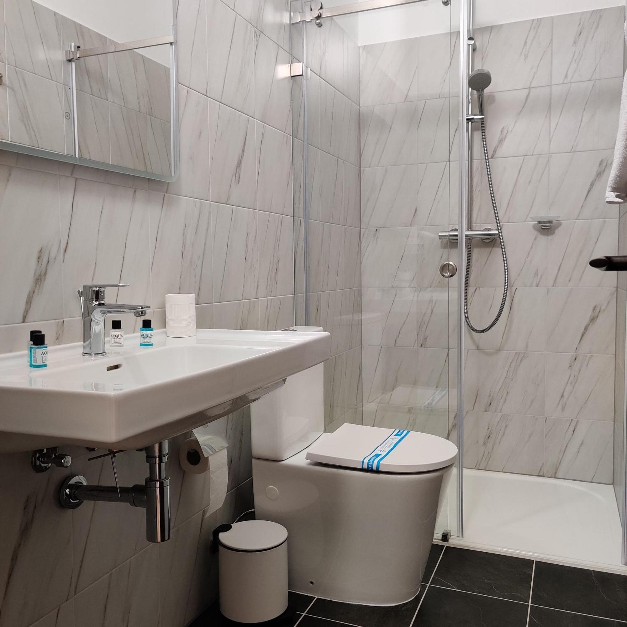 Kyiv Honchara Hotel ภายนอก รูปภาพ
